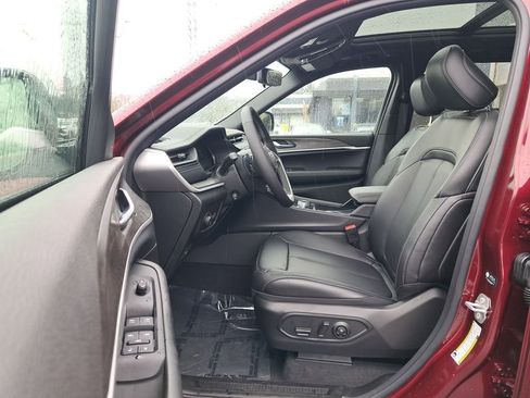 New 2026 Jeep Grand Cherokee Limited w/ Luxury Tech Group II AWD/4WD image 11