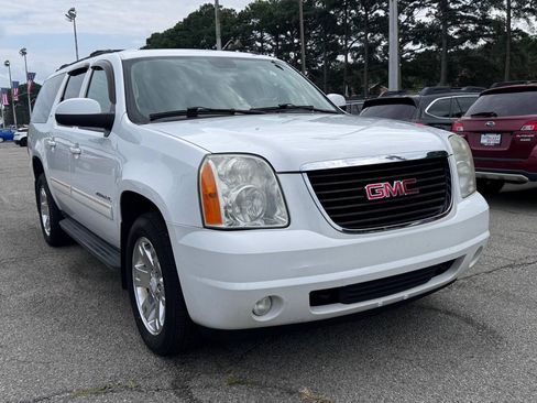Used 2010 GMC Yukon XL SLT w/ SLT-2 Equipment Package AWD/4WD image 3