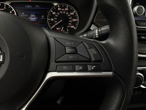 Used 2025 Nissan Altima 2.5 SV FWD image 33