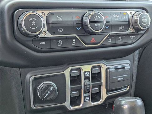 Used 2020 Jeep Gladiator Overland AWD/4WD image 9