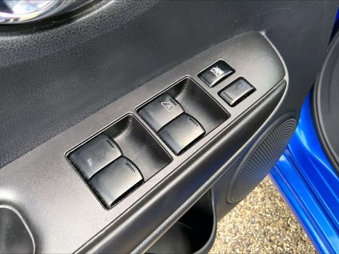 Used 2017 Nissan Versa Note SV w/ SV Appearance Package image 32