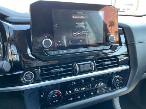 Used 2022 Nissan Pathfinder SV image 14