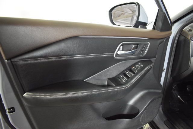 Used 2021 Nissan Rogue Platinum AWD/4WD image 7