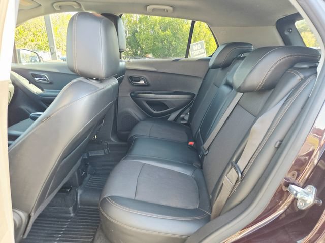 Used 2021 Chevrolet Trax LT w/ LT Convenience Package FWD image 17