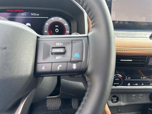 Used 2025 Nissan Rogue Platinum AWD/4WD image 23