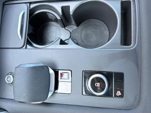 Used 2025 Land Rover Discovery S image 29