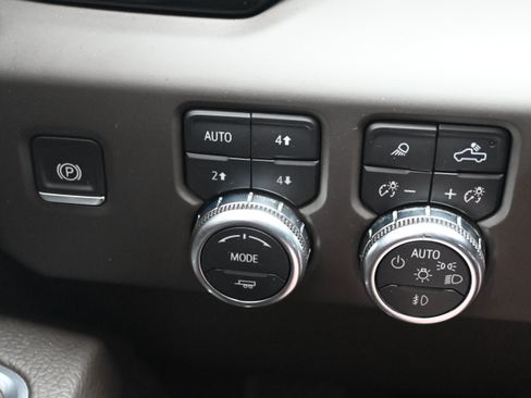 Used 2025 GMC Sierra 3500 Denali AWD/4WD image 29