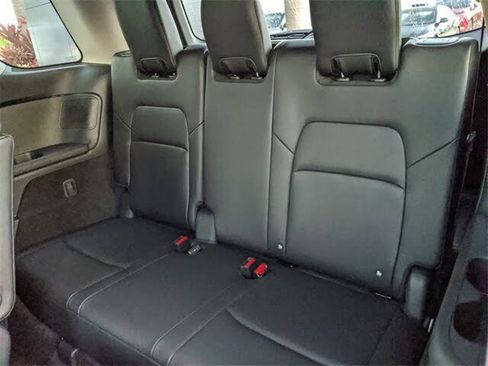 New 2025 Nissan Pathfinder Platinum image 14