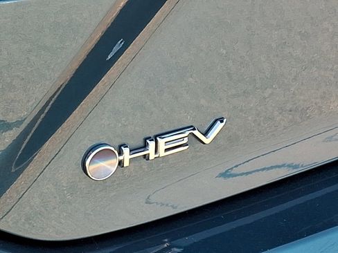 Used 2025 Toyota Camry SE image 30