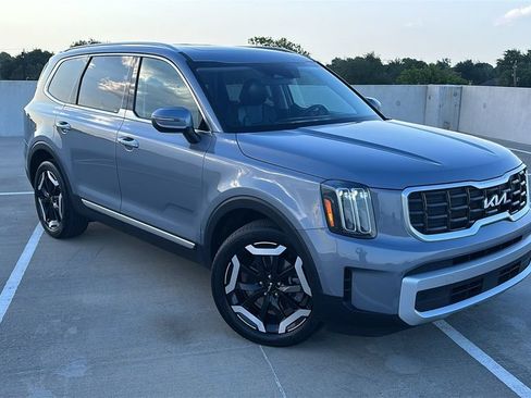 Used 2025 Kia Telluride S FWD image 1