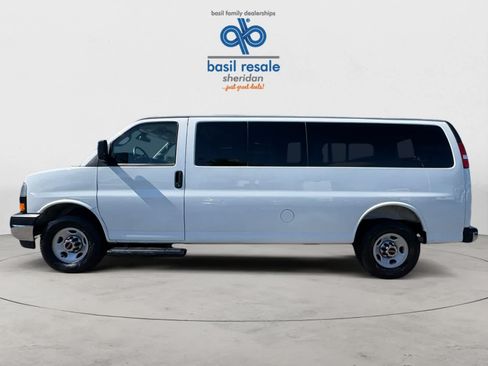 Used 2025 GMC Savana 3500 LT w/ LT Preferred Equipment Group RWD image 3