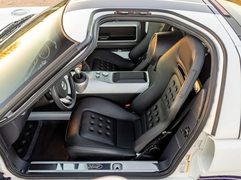 Used 2005 Ford GT RWD image 11