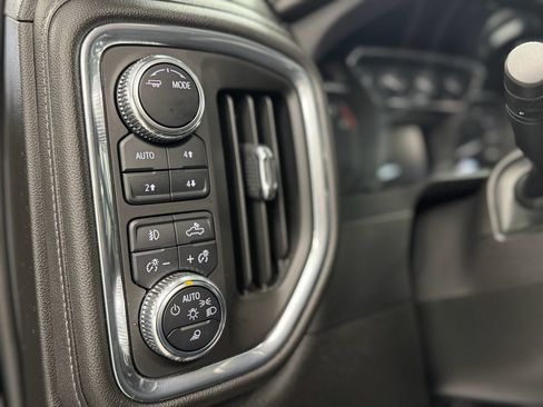 Used 2023 GMC Sierra 2500 SLT w/ SLT Preferred Package image 17