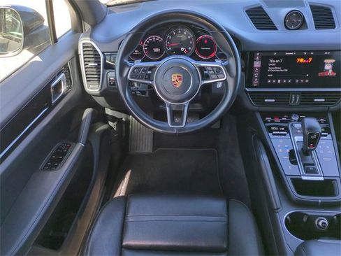 Used 2020 Porsche Cayenne image 18