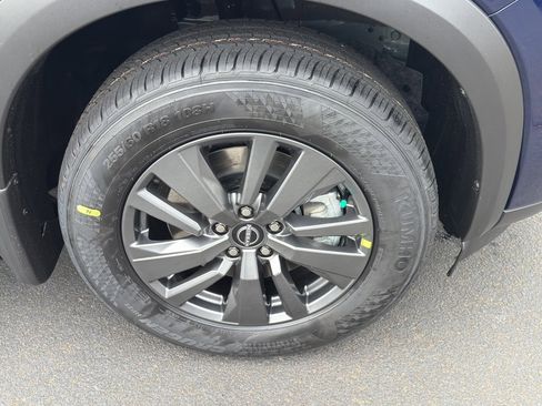 New 2026 Nissan Pathfinder SV image 9