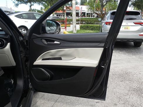 Used 2019 Alfa Romeo Stelvio RWD image 20