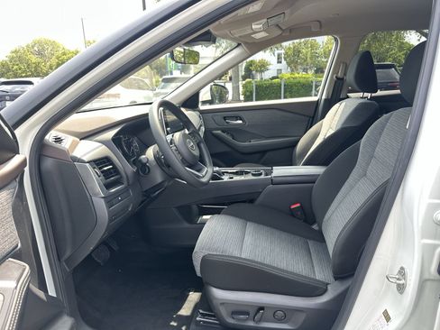 Used 2023 Nissan Rogue SV AWD/4WD image 16