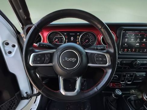 Used 2021 Jeep Gladiator Rubicon AWD/4WD image 13