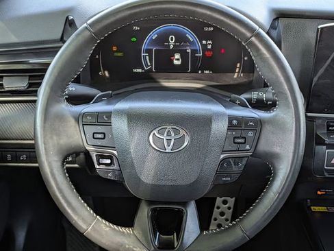 Used 2025 Toyota Camry SE w/ Convenience Package FWD image 12