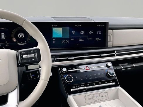 Used 2025 Hyundai Santa Fe SEL AWD/4WD image 6