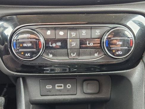 Used 2022 Buick Encore GX Select w/ Sport Touring Package image 21