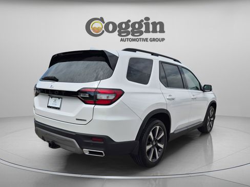 Certified 2024 Honda Pilot Touring image 6