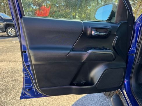 Used 2022 Toyota Tacoma TRD Off-Road image 34