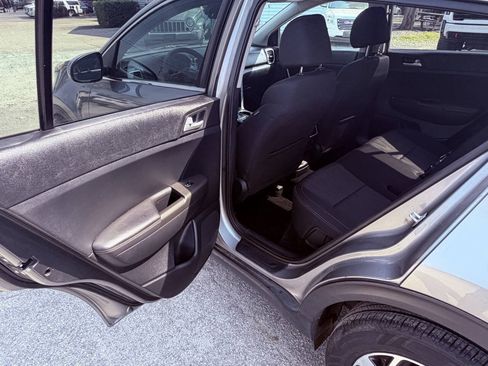 Used 2020 Kia Sportage LX FWD image 13