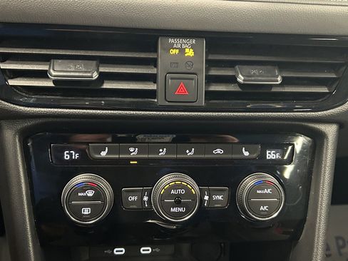 Used 2024 Volkswagen Taos SE image 30