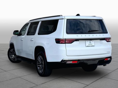 Used 2024 Jeep Wagoneer L Series II w/ Flexible Seating Group AWD/4WD image 12