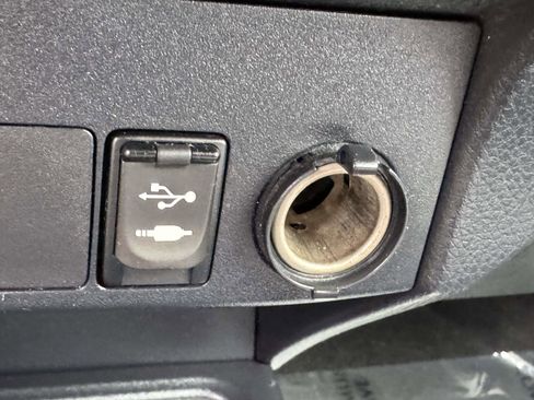 Used 2015 Toyota RAV4 XLE AWD/4WD image 36