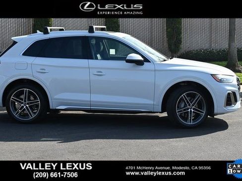 Used 2021 Audi Q5 e Premium Plus w/ Premium Plus Package image 3