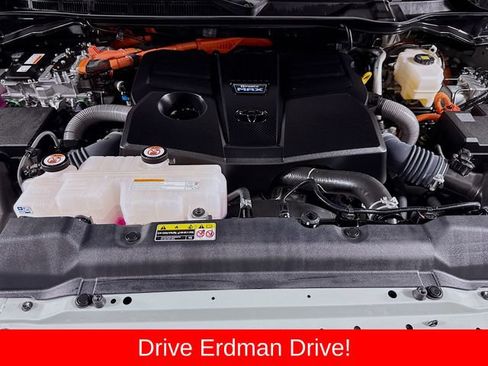 Used 2025 Toyota Tundra Limited AWD/4WD image 30