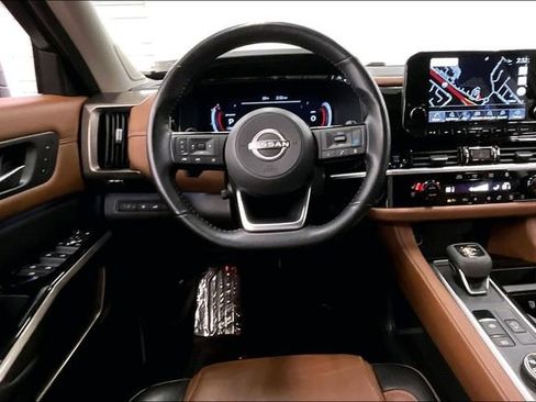 Used 2025 Nissan Pathfinder Platinum AWD/4WD image 6
