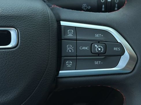 Used 2025 Jeep Compass Trailhawk AWD/4WD image 32