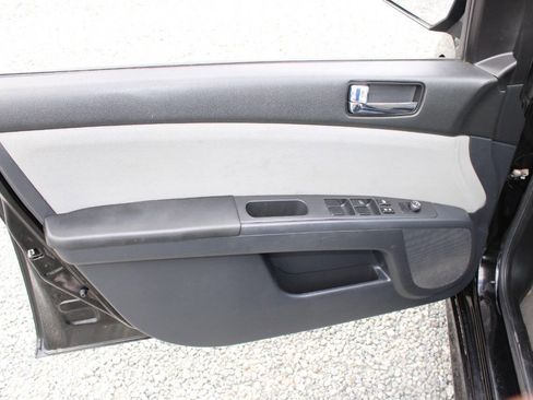 Used 2011 Nissan Sentra 2.0 SR w/ Convenience Pkg FWD image 18