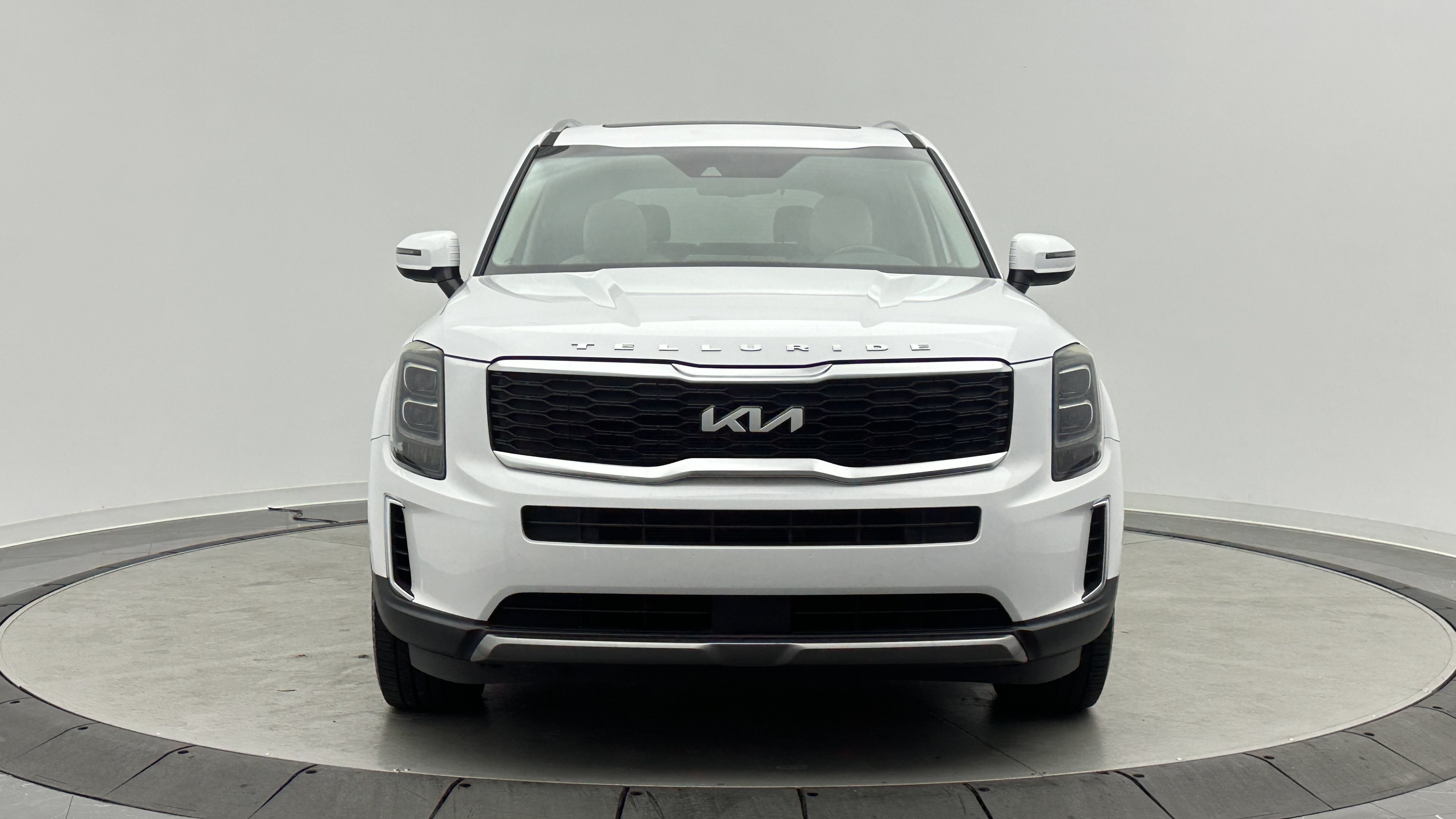 Used 2022 Kia Telluride EX w/ EX Premium Package FWD image 2
