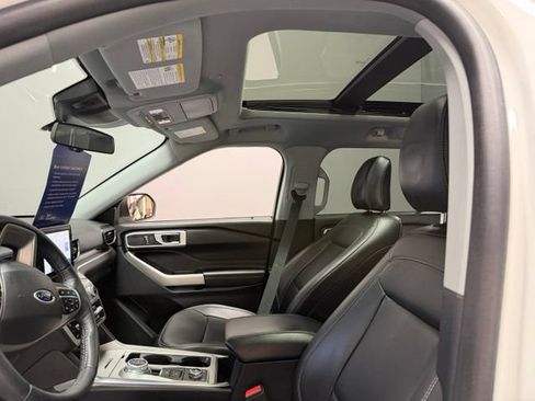 Used 2022 Ford Explorer XLT w/ Equipment Group 202A AWD/4WD image 17