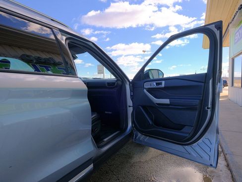Used 2024 Ford Explorer Limited image 16