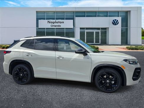 New 2026 Volkswagen Tiguan SE R-Line FWD image 3