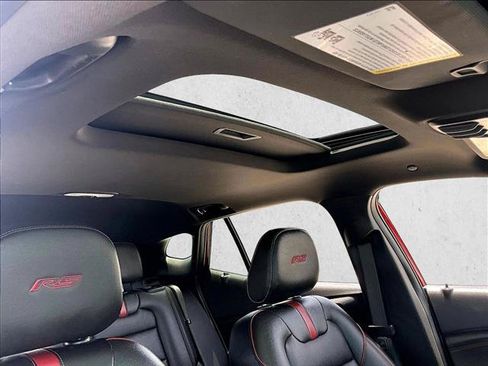 Used 2025 Chevrolet Trax RS w/ Sunroof Package FWD image 17