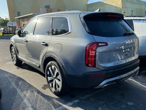 Used 2022 Kia Telluride EX w/ EX Premium Package FWD image 2