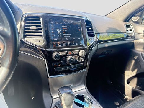 Used 2020 Jeep Grand Cherokee Overland AWD/4WD image 17
