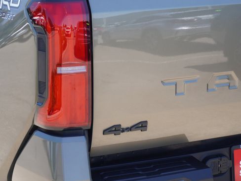 Used 2025 Toyota Tacoma TRD Sport AWD/4WD image 10
