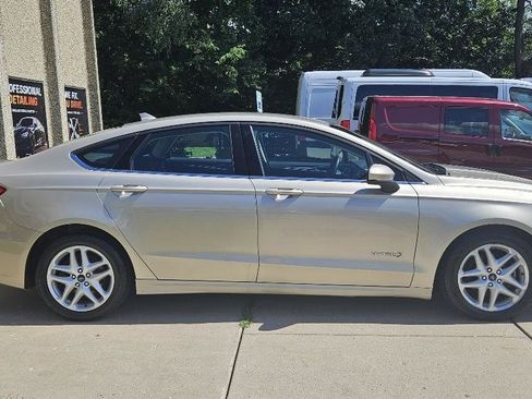 Used 2019 Ford Fusion SE FWD image 8