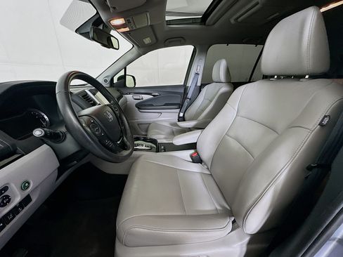 Used 2017 Honda Pilot Touring image 13