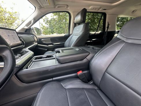 Used 2025 Ford Expedition Max Platinum AWD/4WD image 54