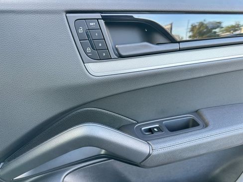 Certified 2025 Porsche Cayenne AWD/4WD image 19