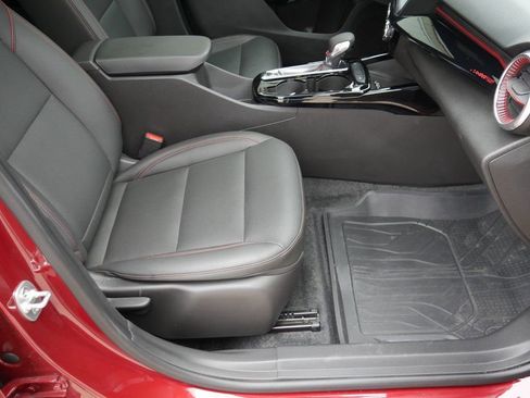 Used 2025 Chevrolet Trax RS w/ Sunroof Package image 22