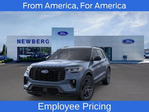 New 2025 Ford Explorer ST-Line w/ Premium Package AWD/4WD image 4